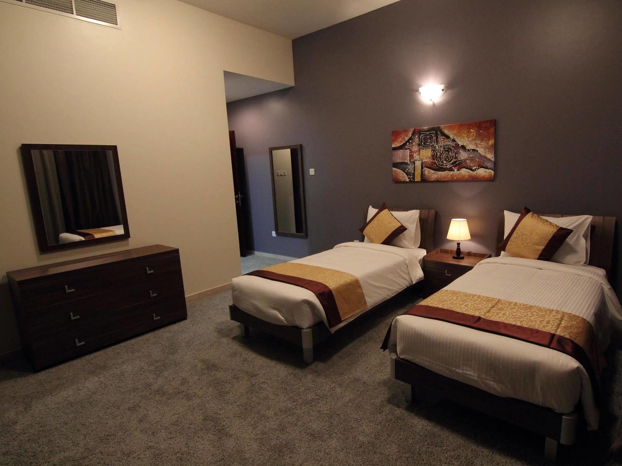 Home To Home Apartments Dubai Bagian luar foto