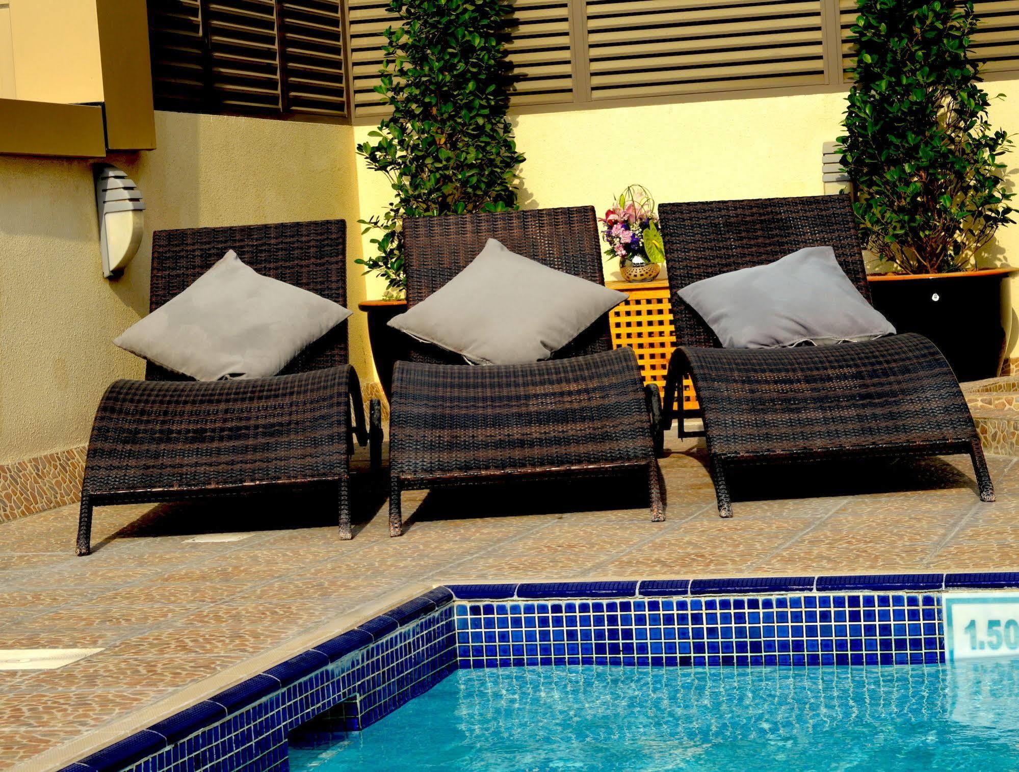 Home To Home Apartments Dubai Bagian luar foto