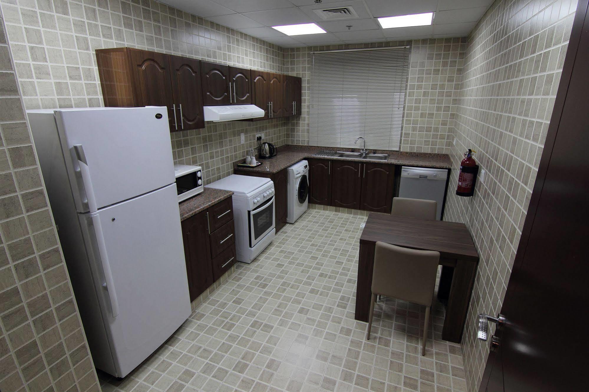 Home To Home Apartments Dubai Bagian luar foto
