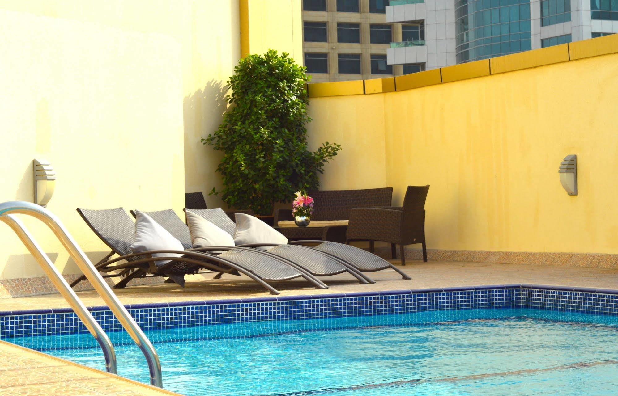 Home To Home Apartments Dubai Bagian luar foto