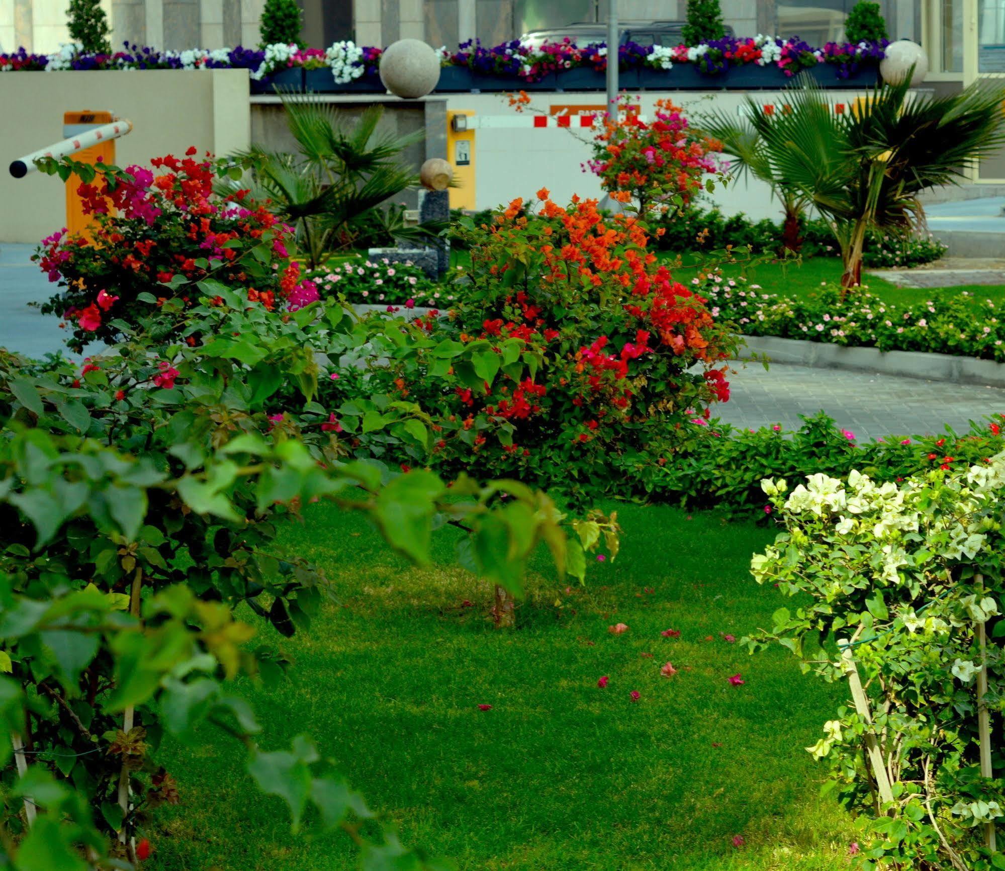 Home To Home Apartments Dubai Bagian luar foto